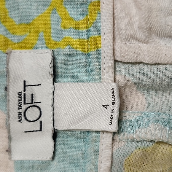 Loft Floral Shorts - Picture 3 of 3